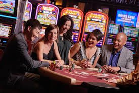Berbagai kategori hiburan olahraga dan casino-style tersedia di fantastik4 d
